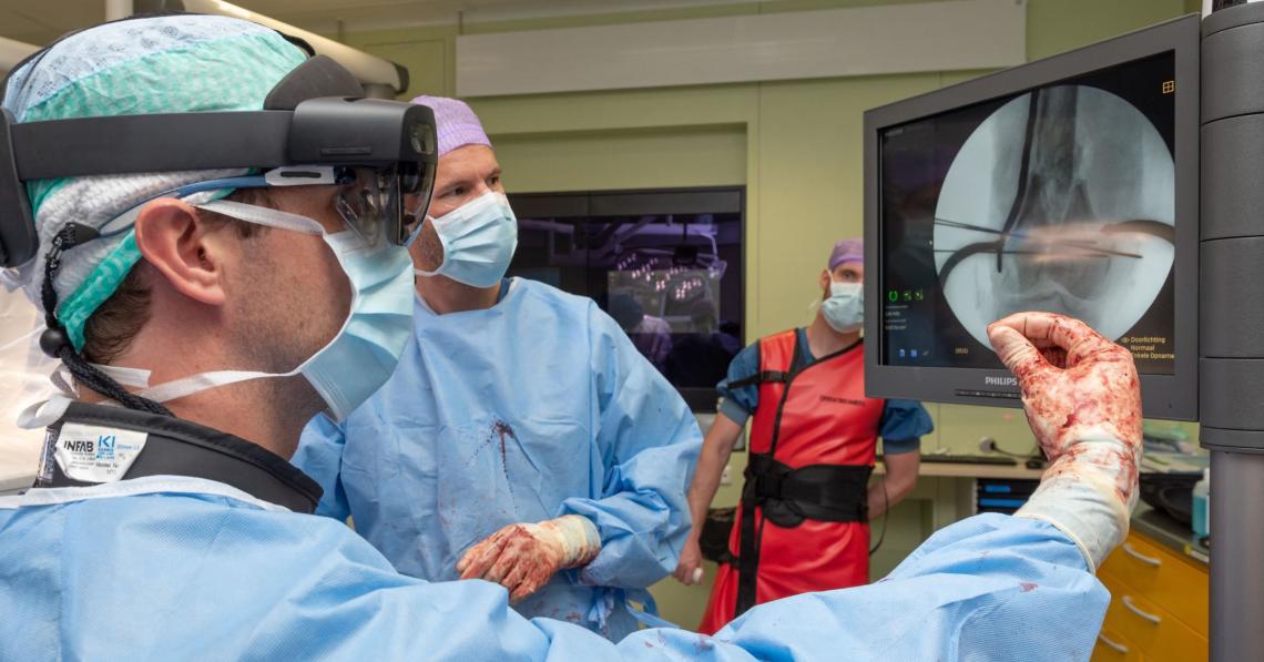 Operatiekamer met hologramgeleide chirurgie